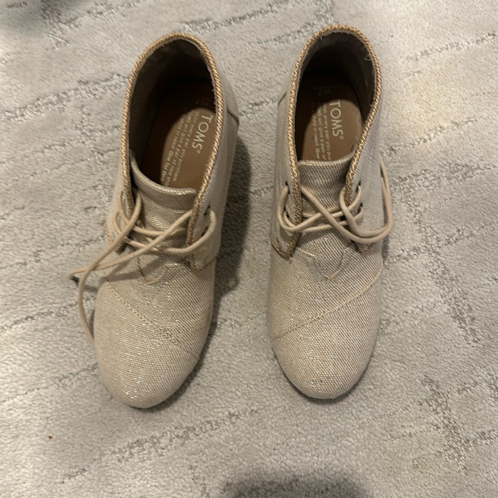 Tom’s booties size 7